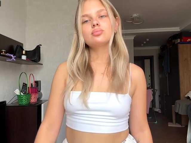 LakeshiaBuesing live cam on BongaCams