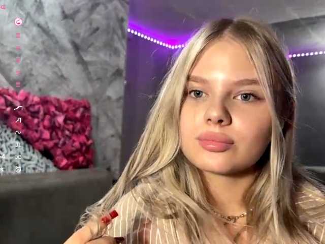 LakeshiaBuesing live cam on BongaCams