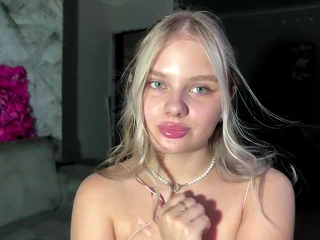 LakeshiaBuesing live cam on BongaCams