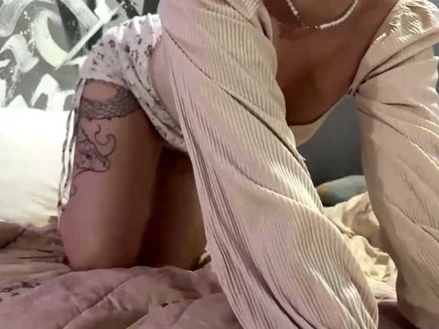 LakeshiaBuesing live cam on BongaCams
