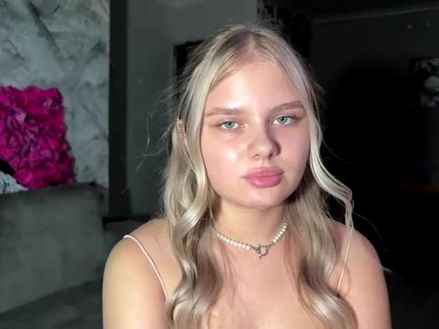 LakeshiaBuesing live cam on BongaCams