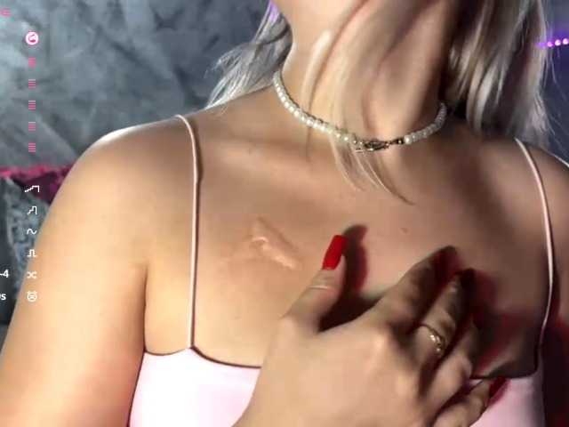 LakeshiaBuesing live cam on BongaCams