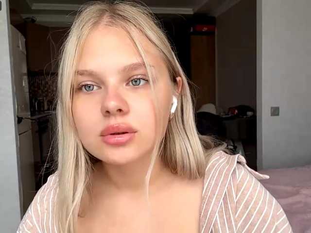 LakeshiaBuesing live cam on BongaCams