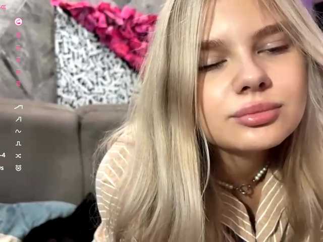 LakeshiaBuesing live cam on BongaCams