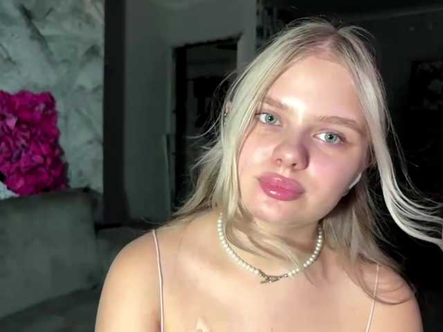 LakeshiaBuesing live cam on BongaCams