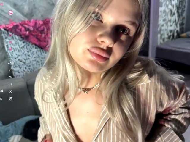 LakeshiaBuesing live cam on BongaCams