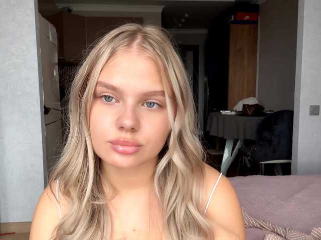 LakeshiaBuesing live cam on BongaCams