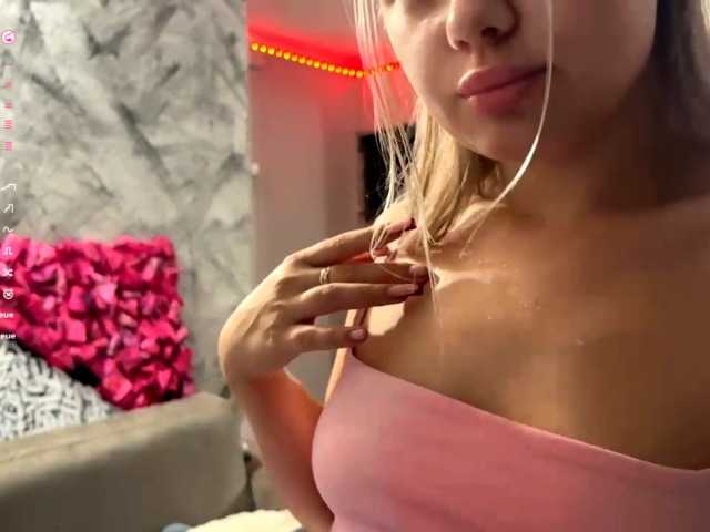 LakeshiaBuesing live cam on BongaCams