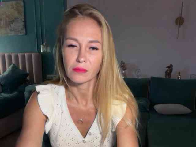 GloriaNoor Sex Cam Show