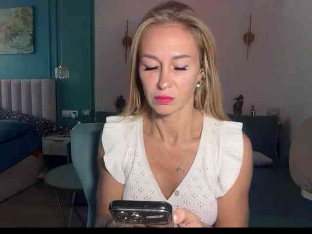 GloriaNoor Sex Cam Show