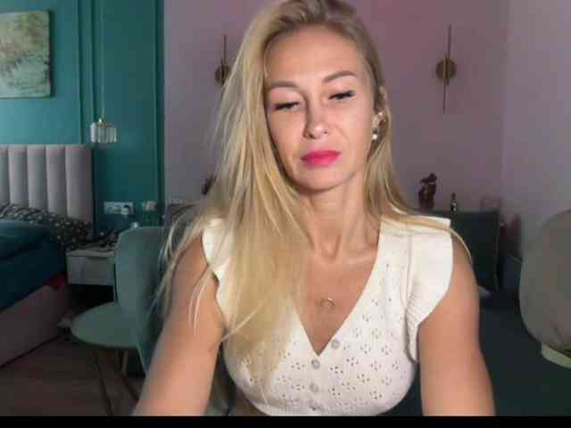 GloriaNoor Sex Cam Show