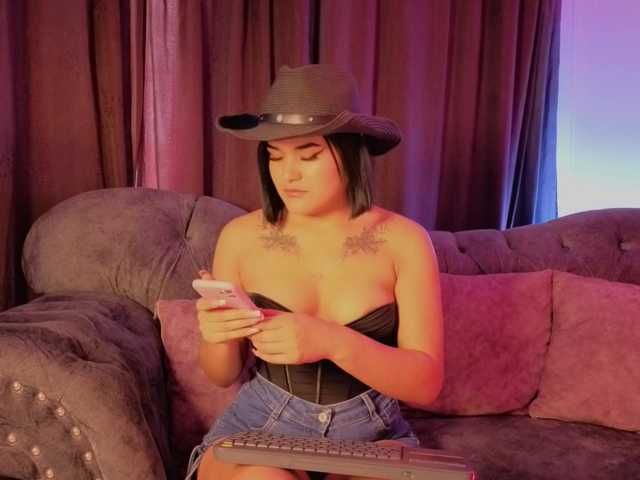 Amara-Rosee live cam on BongaCams