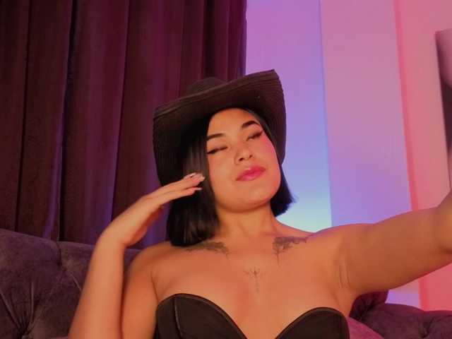 Amara-Rosee live cam