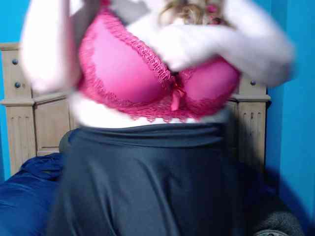 MaryseMalone webcam
