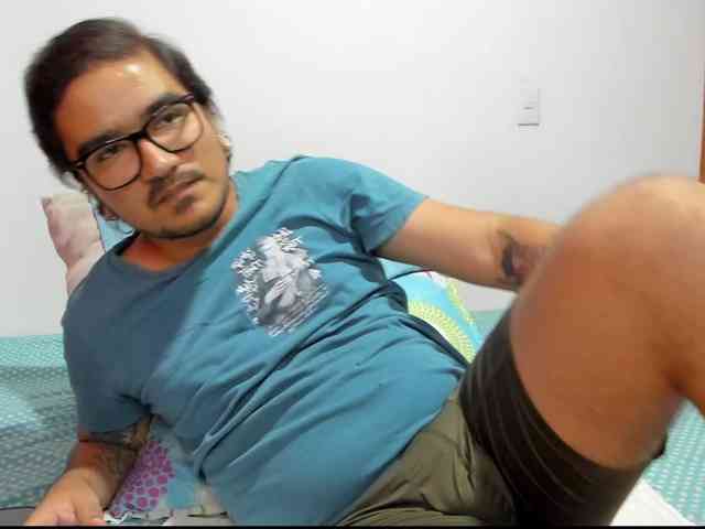 Axelhornyy Sex Cam Show