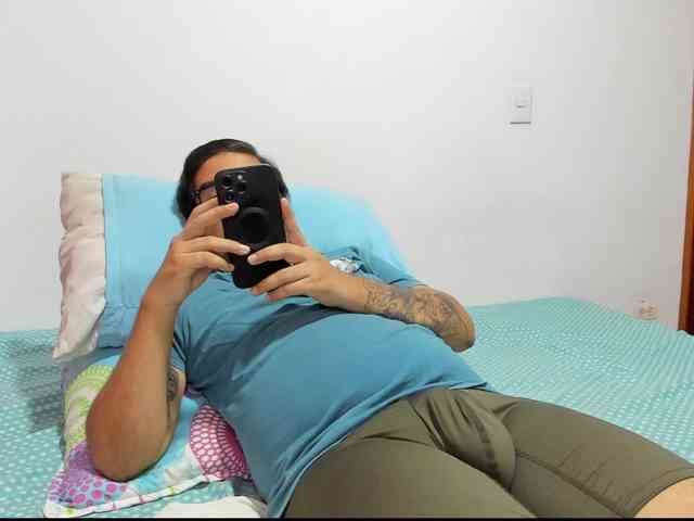 Axelhornyy Sex Cam Show