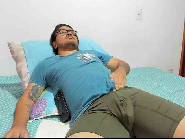Axelhornyy Sex Cam Show