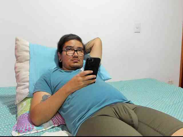 Axelhornyy Sex Cam Show
