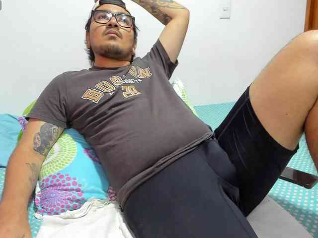 Axelhornyy Sex Cam Show