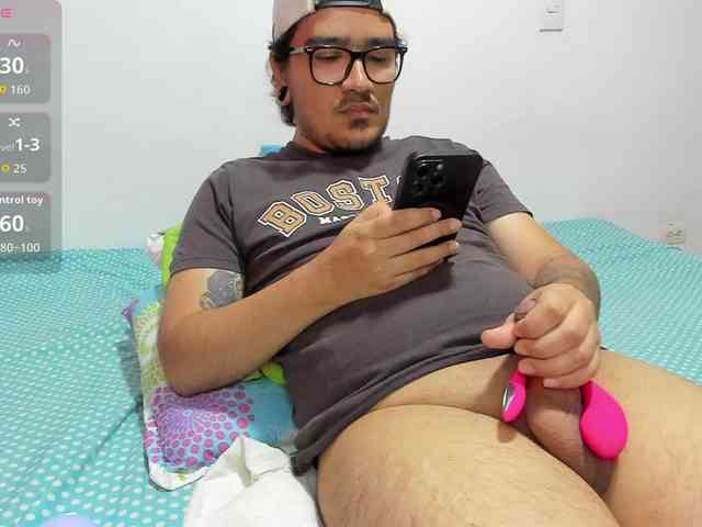 Axelhornyy Sex Cam Show