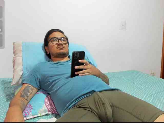 Axelhornyy Sex Cam Show