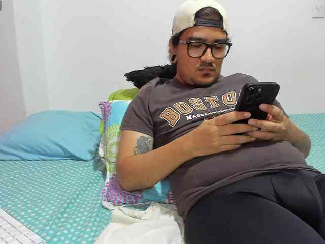 Axelhornyy Sex Cam Show
