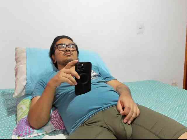 Axelhornyy Sex Cam Show