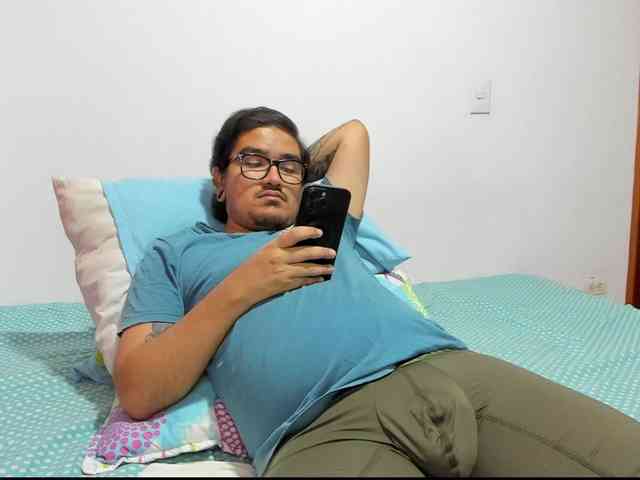 Axelhornyy Sex Cam Show