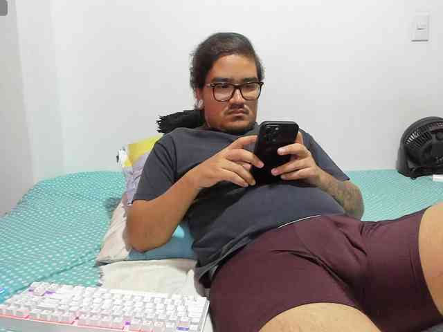 Axelhornyy Sex Cam Show