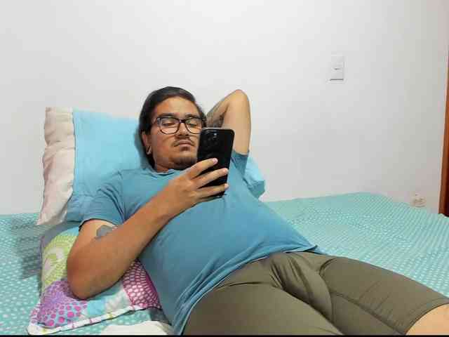 Axelhornyy Sex Cam Show