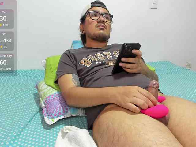 Axelhornyy Sex Cam Show