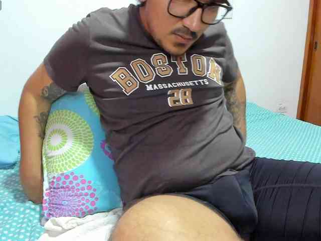 Axelhornyy Sex Cam Show