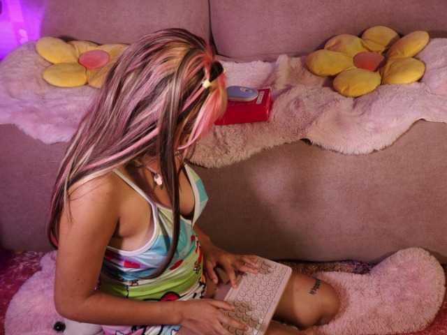 le modèle OnlyMiuu est en webcam porno dans un show sur le site bongacams, il possède les tags suivants: Latino/Hispanic,Brunette,Trimmed