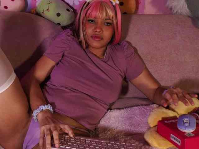 OnlyMiuu webcam
