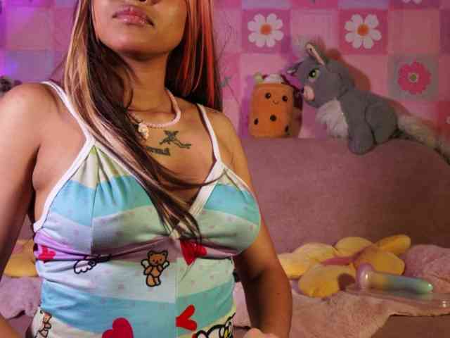 OnlyMiuu webcam