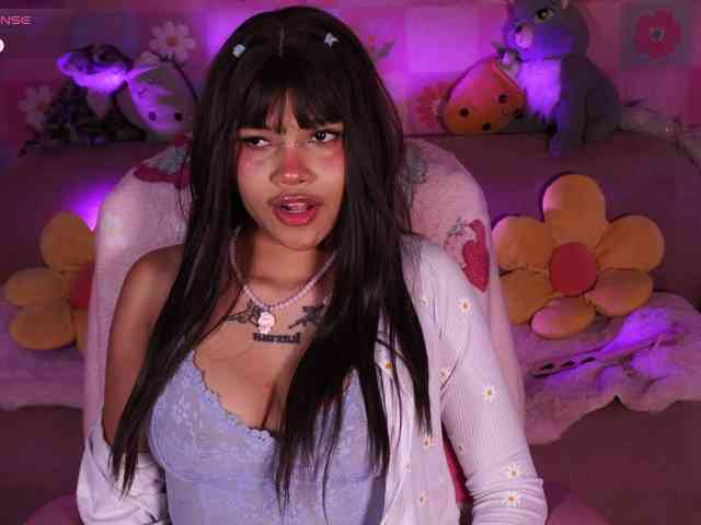 OnlyMiuu webcam