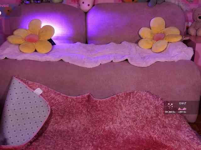 OnlyMiuu webcam