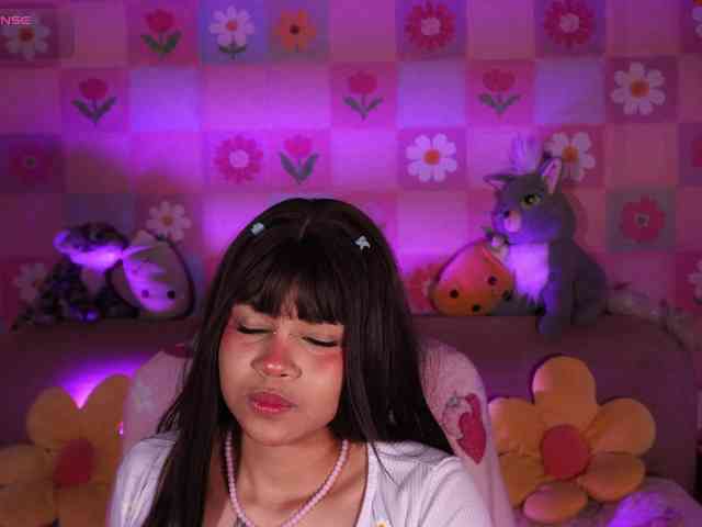 OnlyMiuu webcam