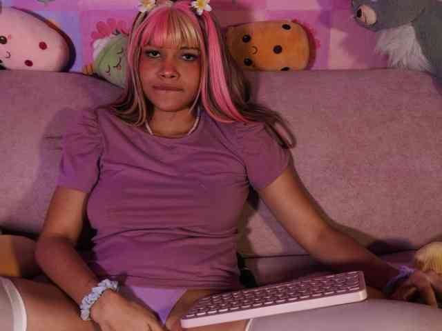 OnlyMiuu webcam