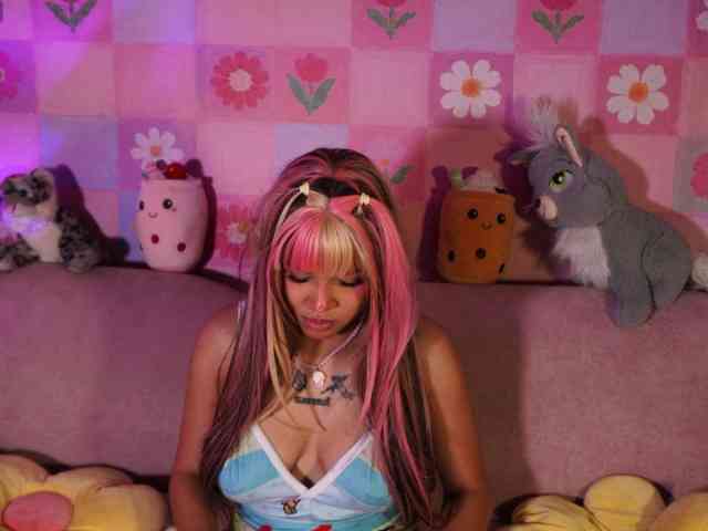 OnlyMiuu webcam