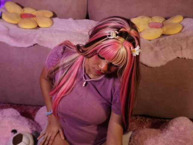 OnlyMiuu webcam