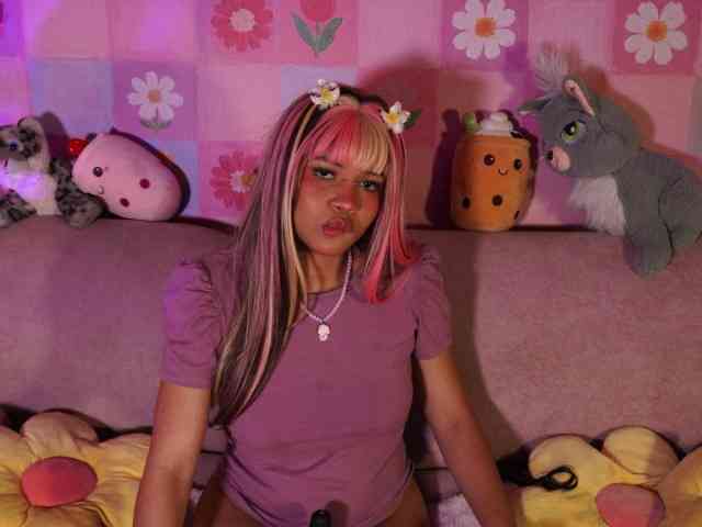 OnlyMiuu webcam