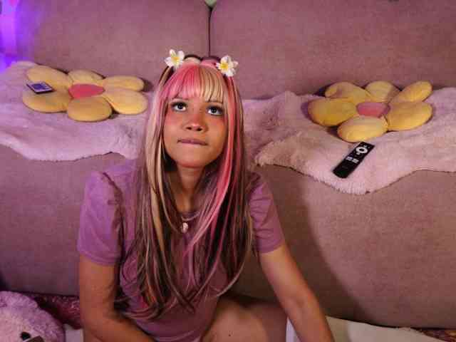 OnlyMiuu webcam