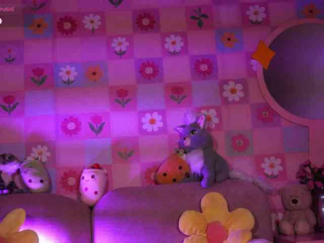 OnlyMiuu webcam