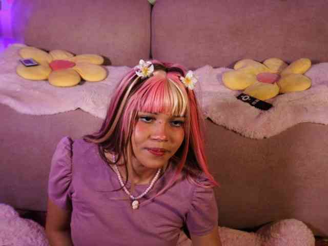 OnlyMiuu webcam