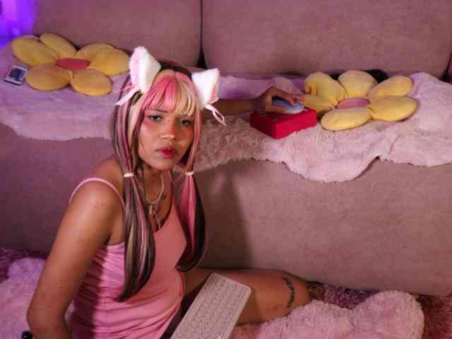 OnlyMiuu webcam