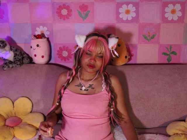 OnlyMiuu webcam