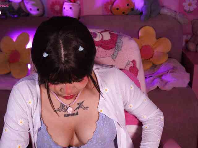 OnlyMiuu webcam