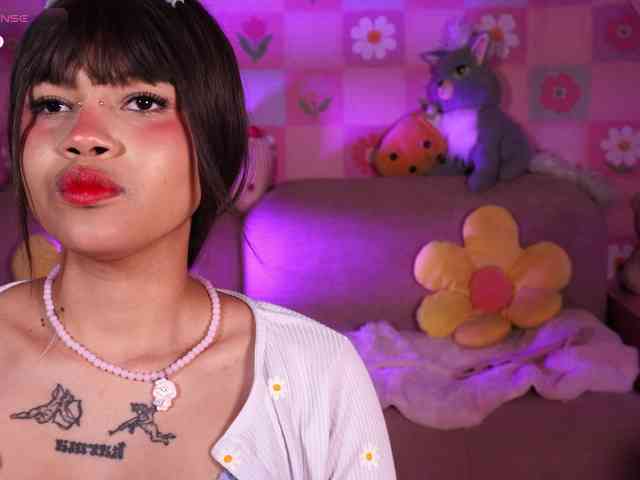OnlyMiuu webcam