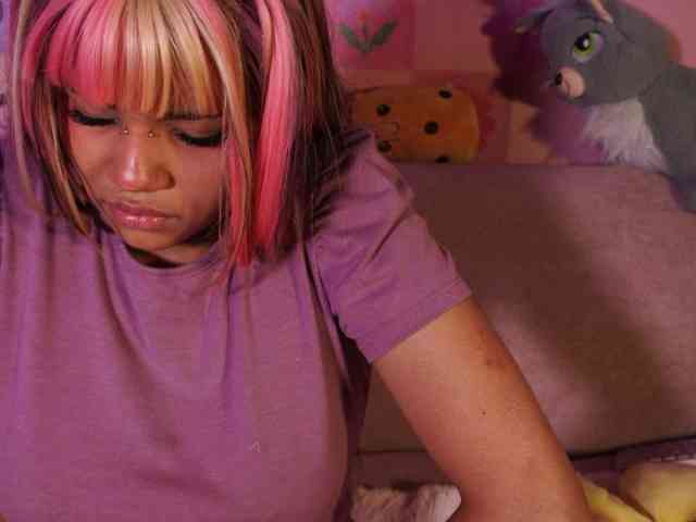 OnlyMiuu webcam